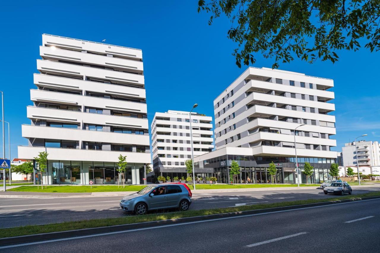 D-Apartment - With Garage And Balcony ザダル エクステリア 写真