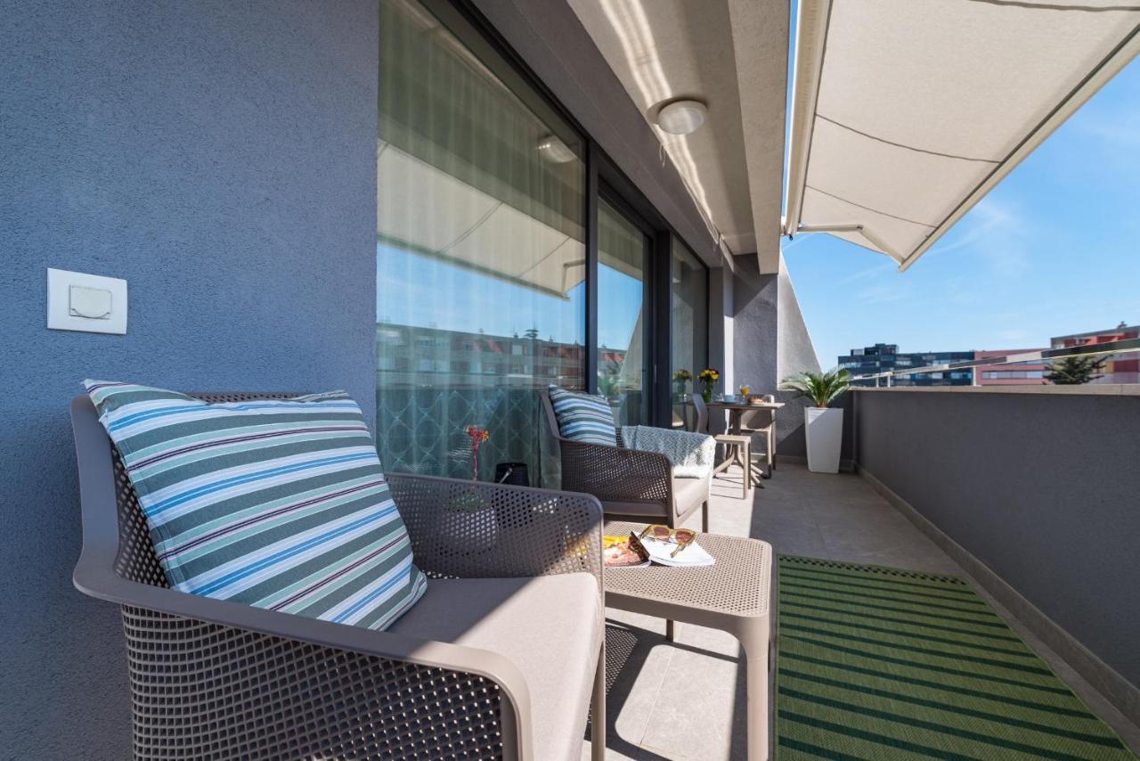 D-Apartment - With Garage And Balcony ザダル エクステリア 写真