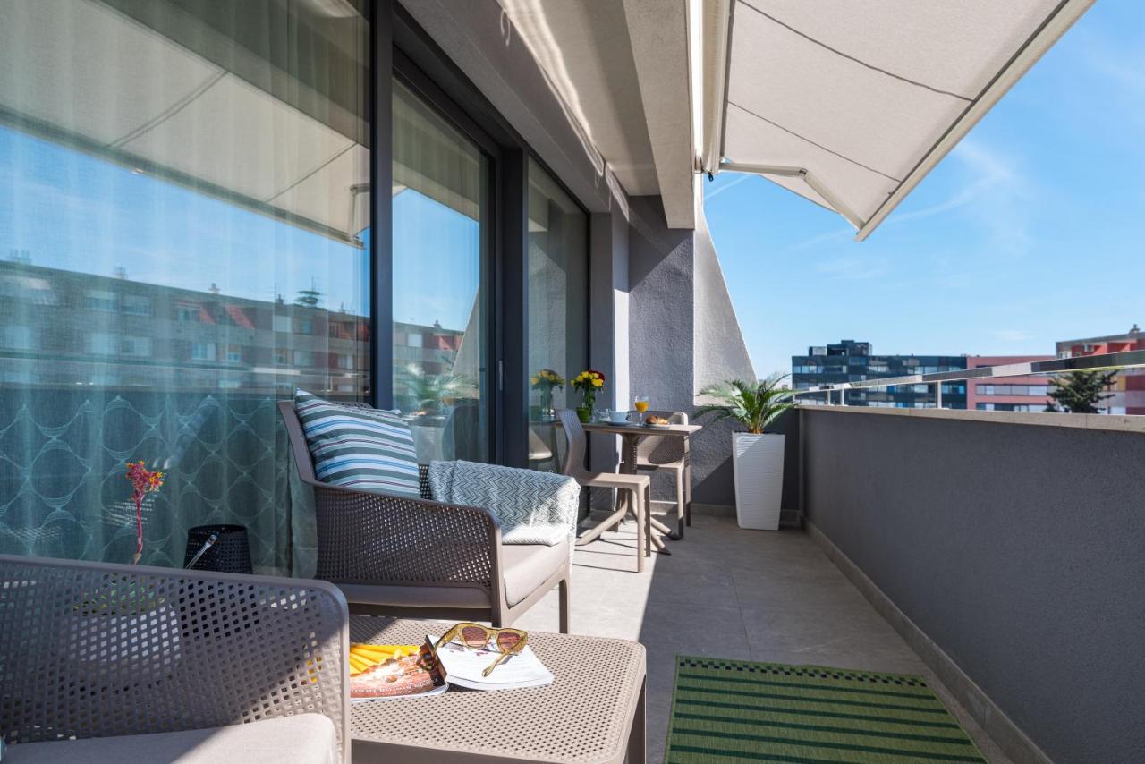 D-Apartment - With Garage And Balcony ザダル エクステリア 写真