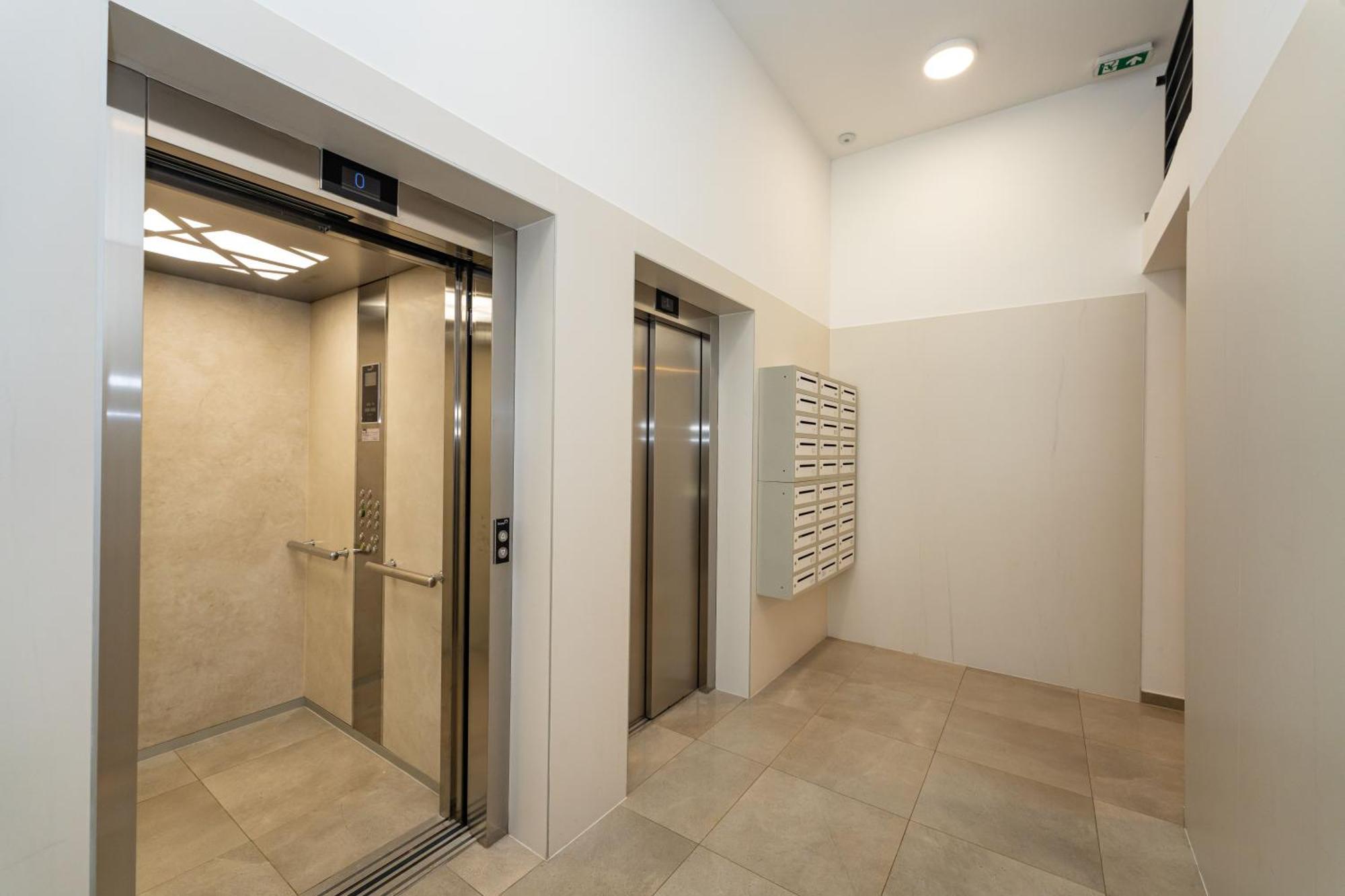 D-Apartment - With Garage And Balcony ザダル エクステリア 写真