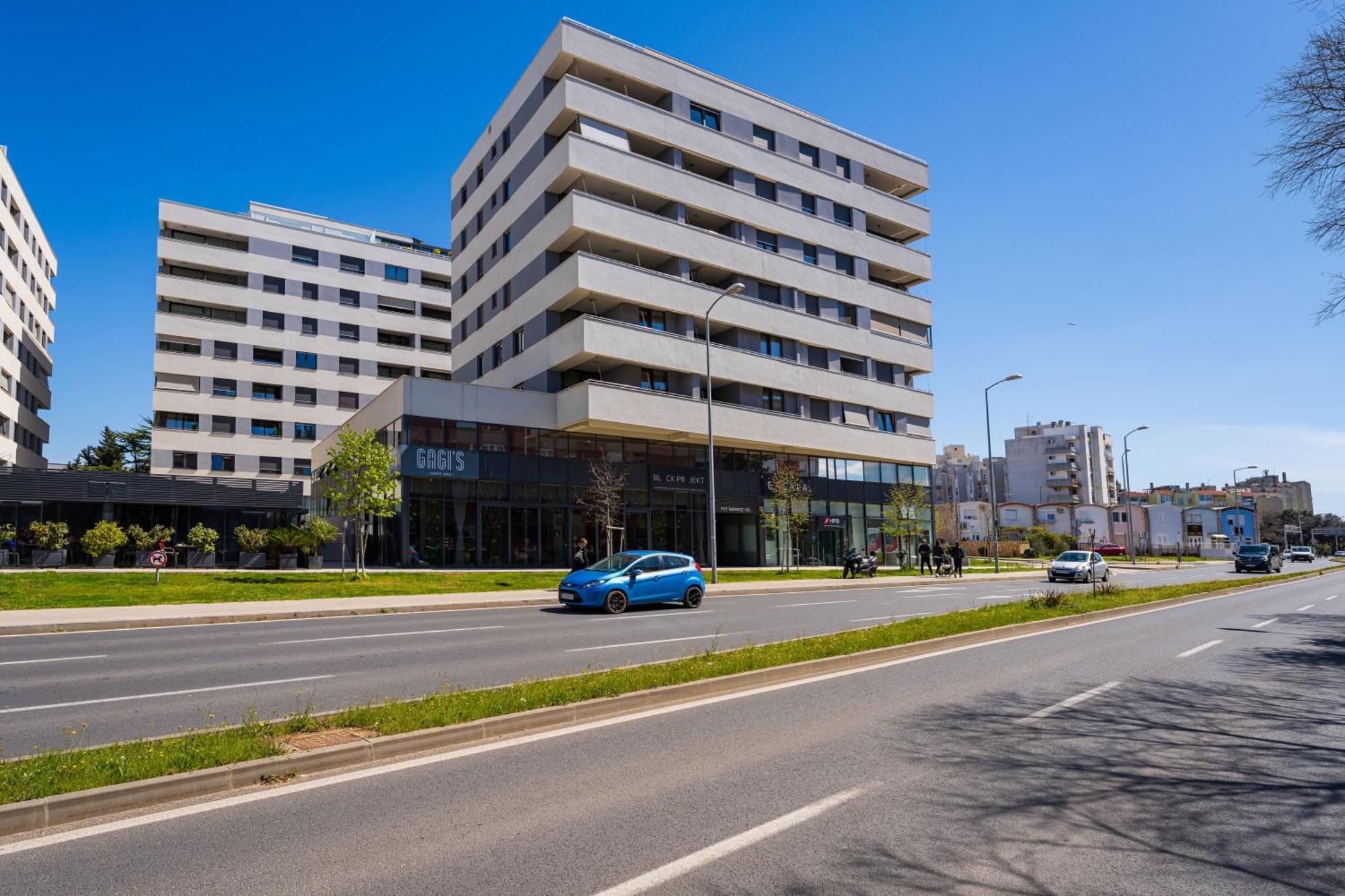 D-Apartment - With Garage And Balcony ザダル エクステリア 写真
